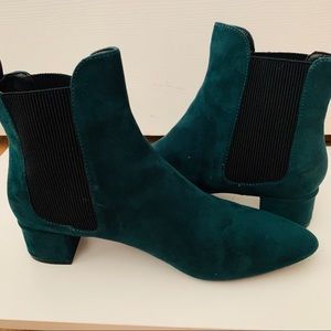 Zara suede pointed. Ankle boots. Forest green.
